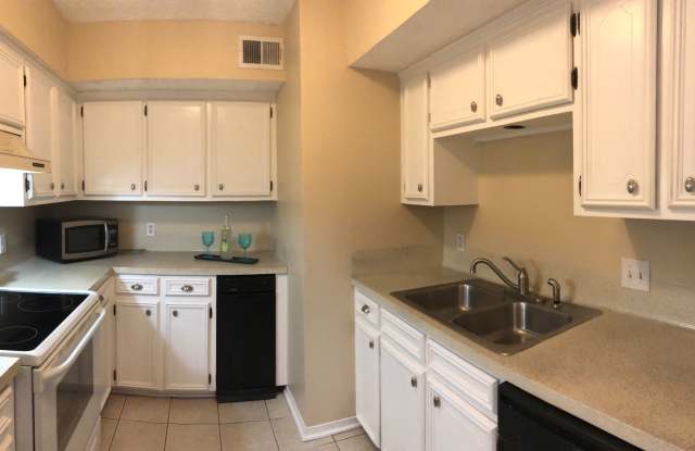 2 Bedroom Located off Brightside in Sharlo on LSU Bus Route! Great fenced yard with Patio photos photos