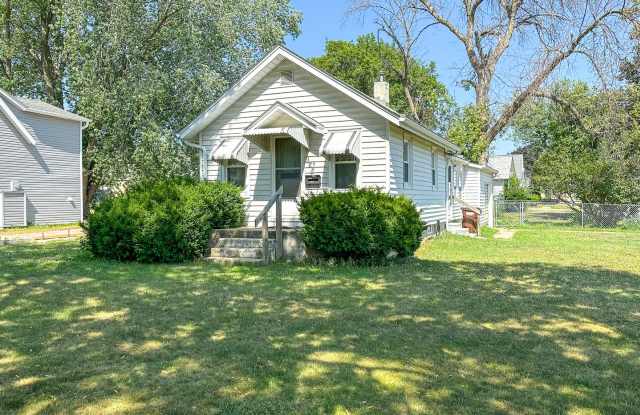 328 Washington Ave - 328 Washington Avenue, Ames, IA 50010