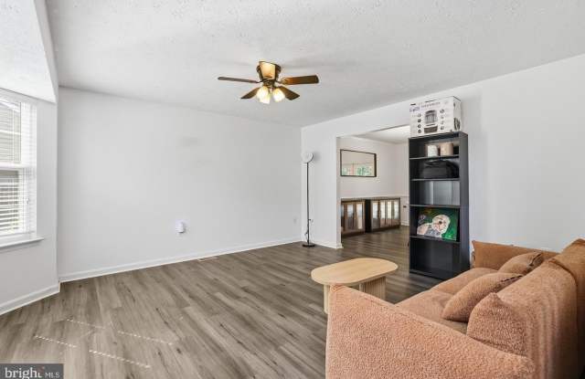 46702 SANDALWOOD Street Gallery 4