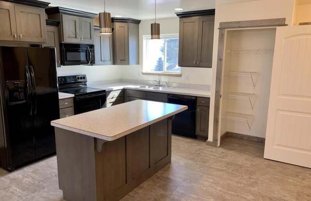831 Gibbon Street - 3 photos photos