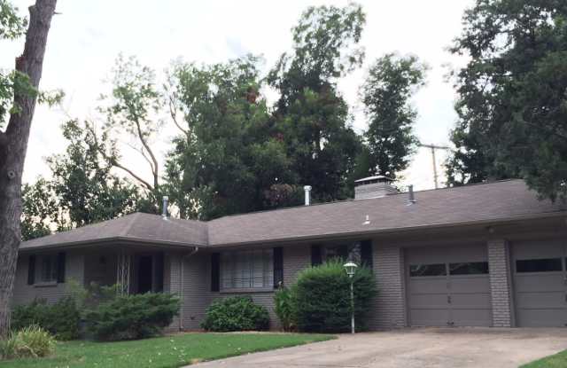 Well Maintained Mid Town Bungalow! photos photos
