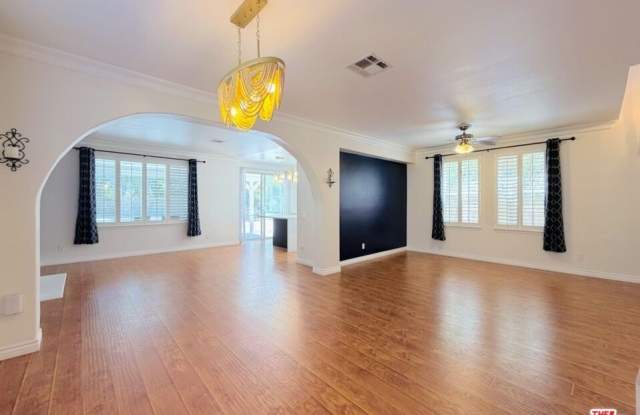 25506 Burns Pl Gallery 3