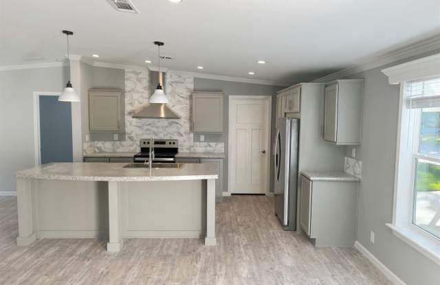 1005 Cloverleaf Circle Gallery 4