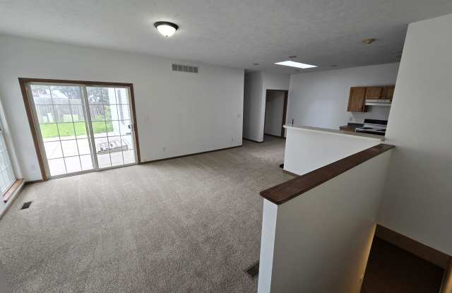 748 West Belmont Avenue Gallery 2