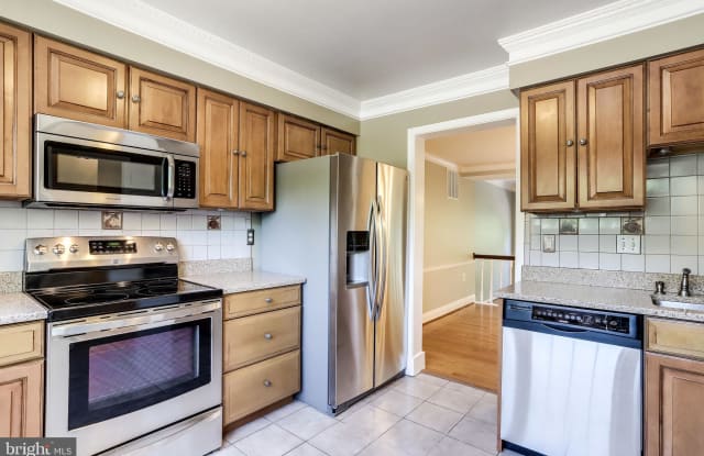 5763 RIDGE VIEW DRIVE - 5763 Ridge View Drive, Rose Hill, VA 22310