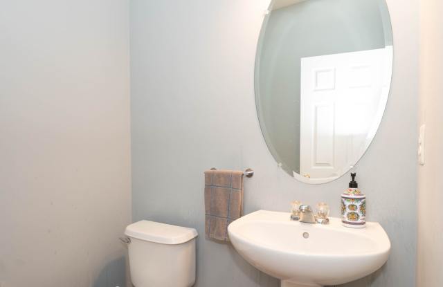 Modern 3 BR 3.5 BA Townhouse in Alexandria's Graveton Neighborhood photos photos
