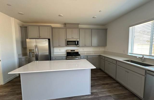 Beautifully maintained 4-bedroom, 3-bath, 2,403 sq ft in Rancho Cordova Gallery 4