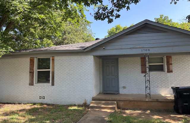 4/2 in Convenient Denison Location Near Morton! photos photos