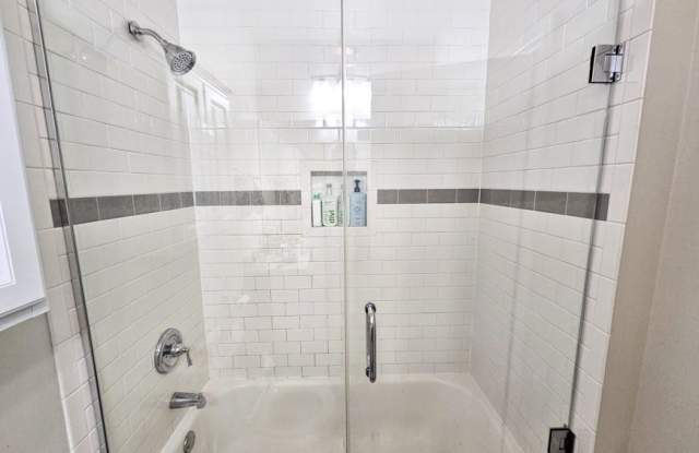 939 W Armitage Avenue, Gallery 2