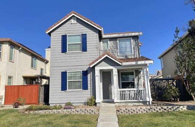 MODERN 3 BEDROOM 2 STORY W/ HUGE LOFT OVER GARAGE IN DIXON *STAR RENTALS - 1436 Bello Drive, Dixon, CA 95620