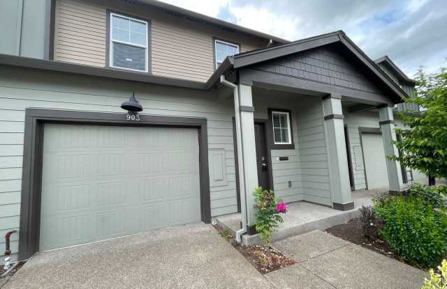 Lovely 3 Bed 2.5 Bath Townhome - Cornelius Living - A/C, Garage, and more! photos photos