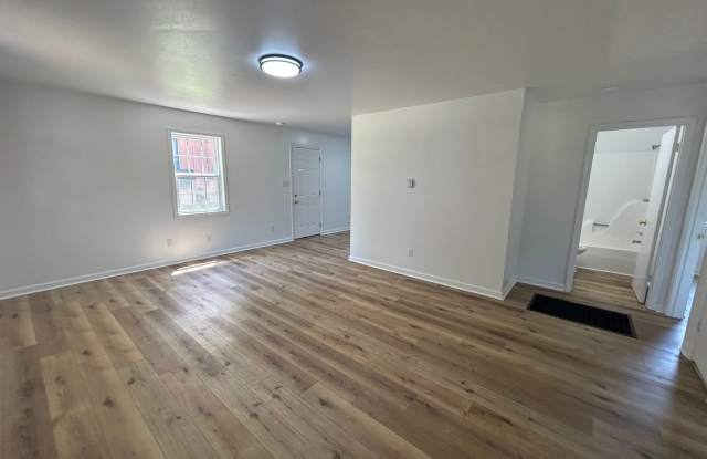 271 N. Bradford Gallery 3