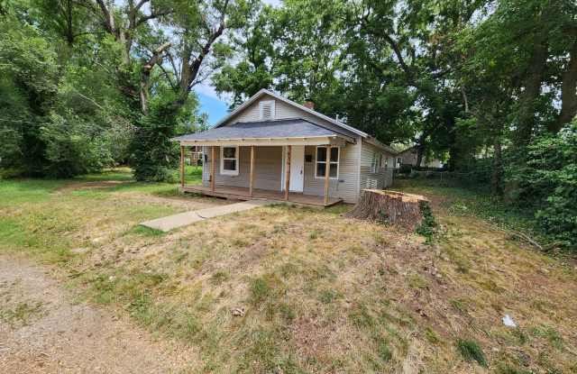 Spacious 2-Bedroom, 1-Bathroom Home AVAILABLE NOW!! Gallery 3