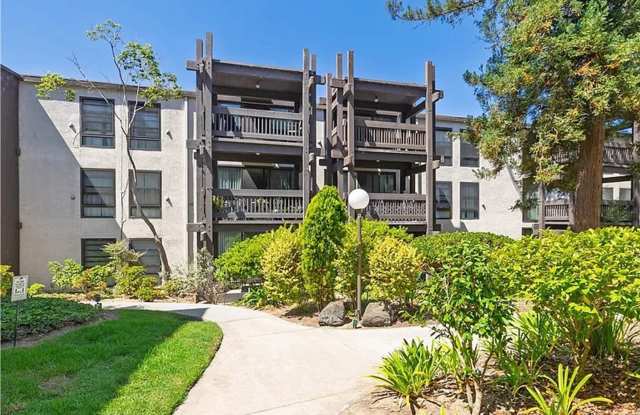 Top Floor 2bd/2ba Condo in the Heart of Playa Del Rey! photos photos