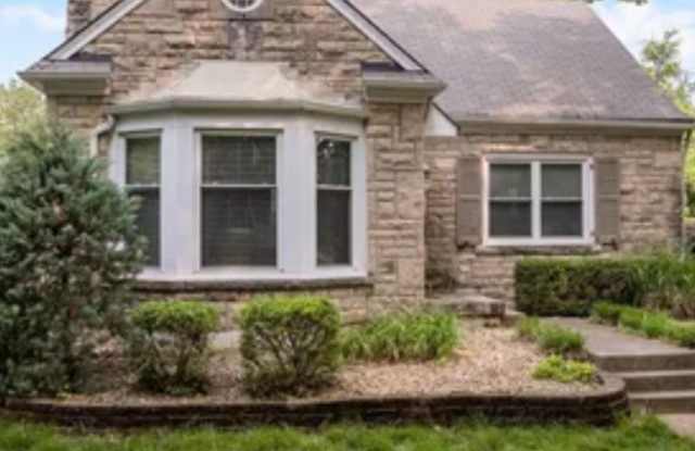 St. Matthews 3 Bed 2 Bath Stone Cape Cod Home - 4225 Briarwood Road, St. Matthews, KY 40207