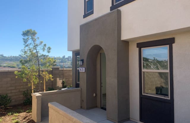 2470 Solara Ln - 2470 Solara Ln, Vista, CA 92081