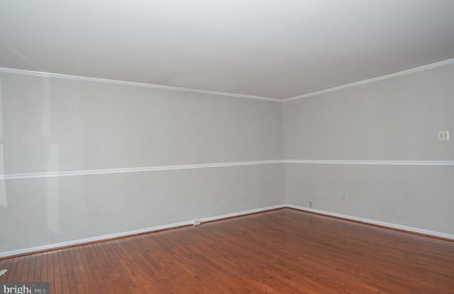6539 COACHLEIGH WAY Gallery 2