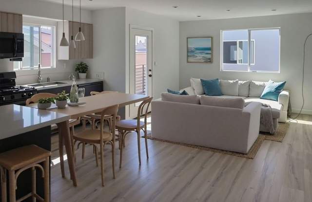 REST OF NOVEMBER FREE! Spacious 4 Bedroom 3.5 Bath in Prime Thai Town Location! - 1531 Winona Boulevard, Los Angeles, CA 90027