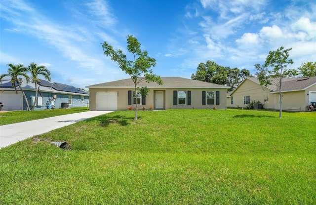 2457 SE Tracy Ave photos photos