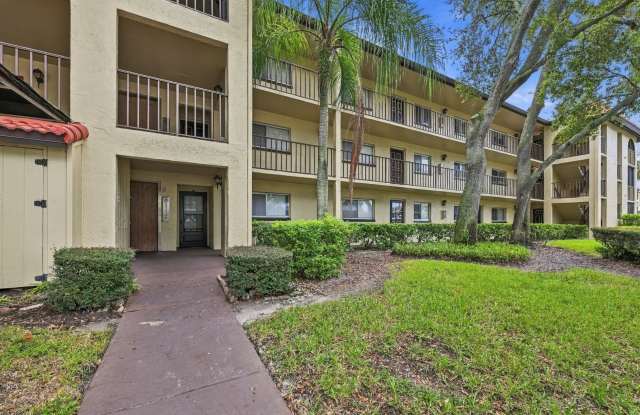 Spacious 2BR/2BA Clearwater Condo with Split Floor Plan Gallery 3
