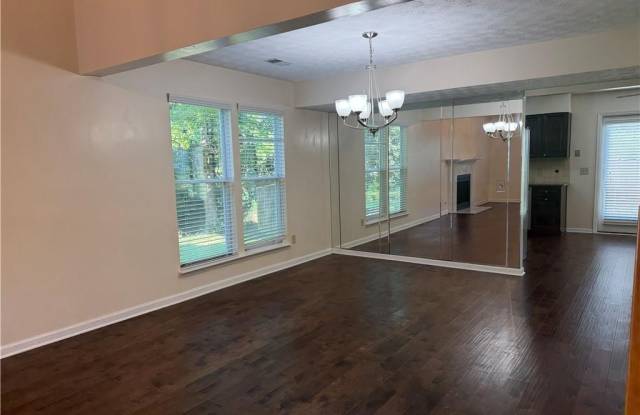 4654 Hampton NE Gallery 3