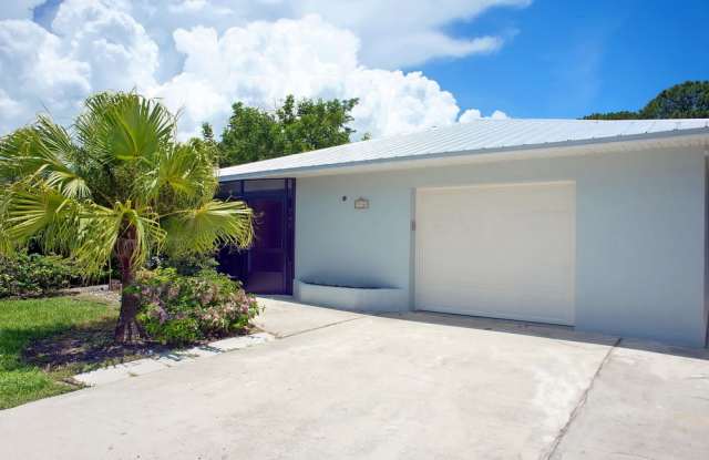 Annual Rental - 2 Bedroom + Den Home with Spa in Naples Park! photos photos