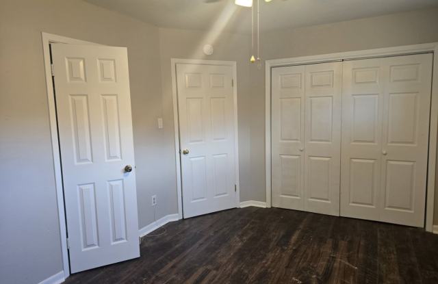 FRESH PAINT-NICE LARGE MC CRARY SOUTHERN HILLS HOME-4BR 2.5BTH Gallery 3