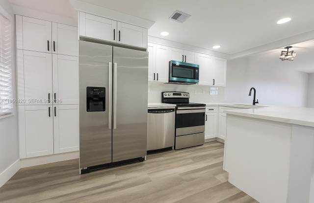 3110 N Pine Island Rd photos photos