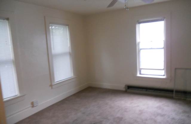 1 BR Apartment Near Downtown Gallery 3
