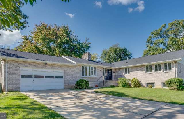 2016 S FILLMORE STREET - 2016 S Fillmore St, Arlington, VA 22204