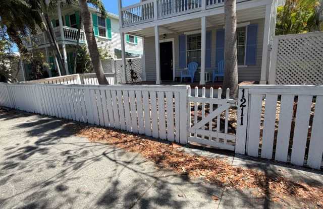 Newly Renovated 2 bed with 2.5 bath! photos photos