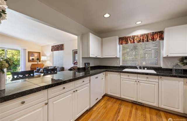 2208 North Villard Street Gallery 4