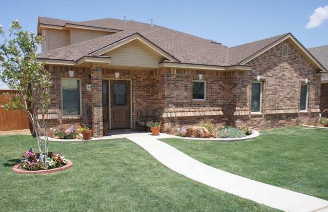 Prestigious 3/3/2 Home in Lubbock Cooper School District. Gallery 1