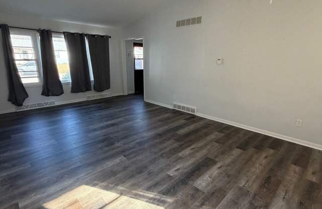 618 Christopher Street photos photos