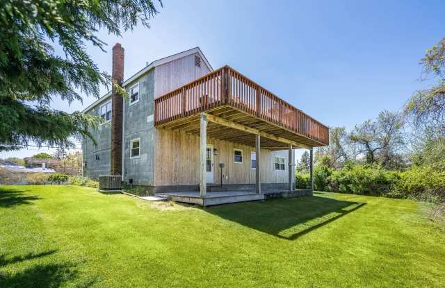 156 Soundview Drive Gallery 2