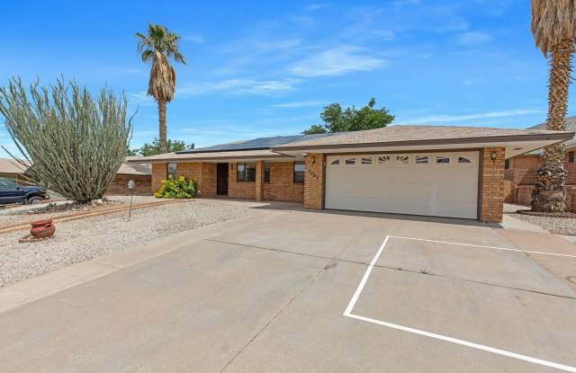 Spacious 3 bedroom 2 bath home with Solar Panels photos photos