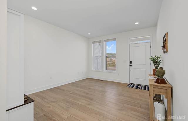 30 NE Cloverleaf Lane Gallery 3