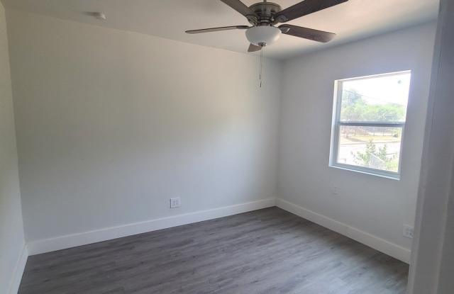 869 Crystal Gallery 4
