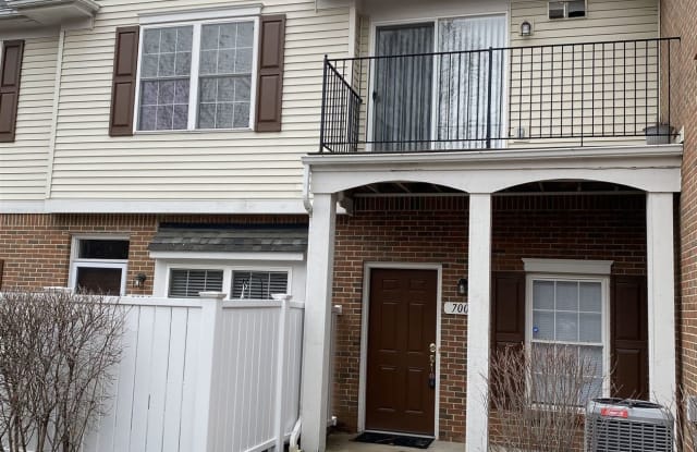 700 Amberly Dr - 700 Amberly Drive, Waterford, MI 48328
