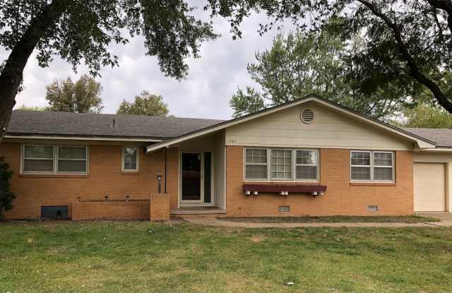 Large 3 bedroom , 2 bath home photos photos