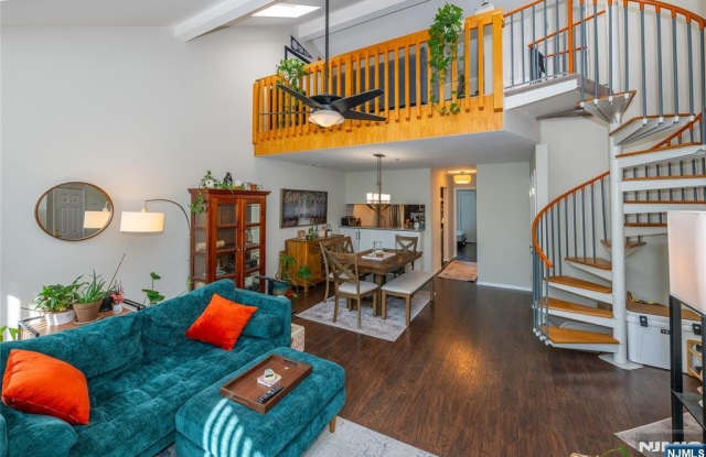 223 Cambridge Drive - 223 Cambridge Drive, Ramsey, NJ 07446