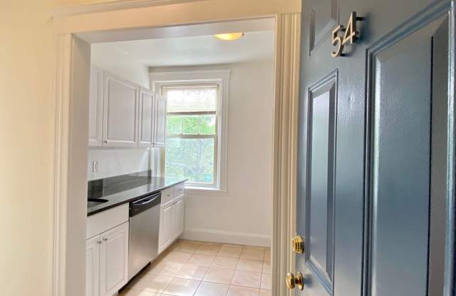 Nicely renovated top floor unit near Cleveland Circle! photos photos
