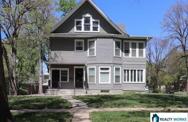 Spacious Two Bed One and a Half Bath - 1844 D Street, Lincoln, NE 68508