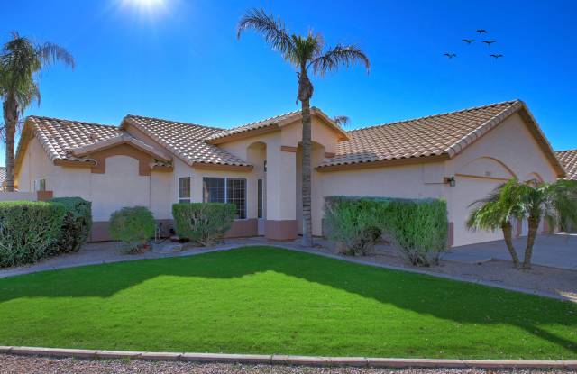 2207 E TEMPLE Court Gallery 2