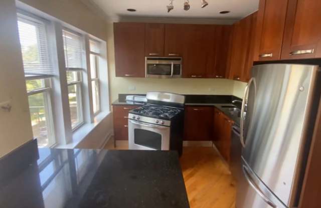 6935 N Oakley photos photos
