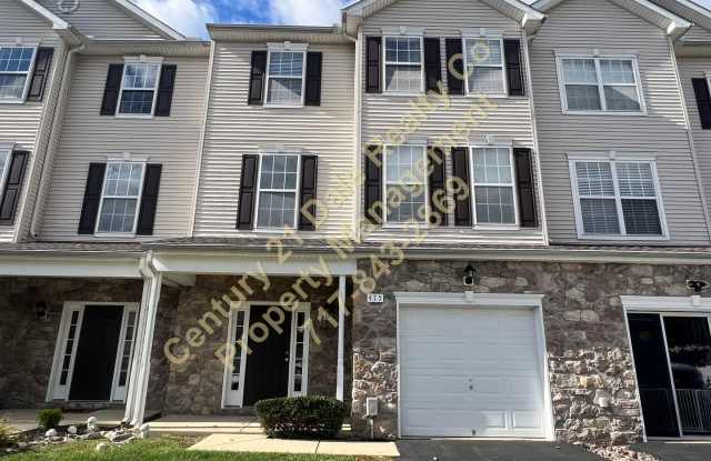 Beautiful 3 BR, 2.5 Bath home in Woodcrest Hills Condo located in Central York School District - 475 Marion Road, York County, PA 17406