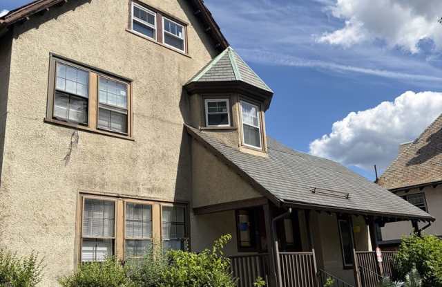 HUge single family in Watertown Gallery 4