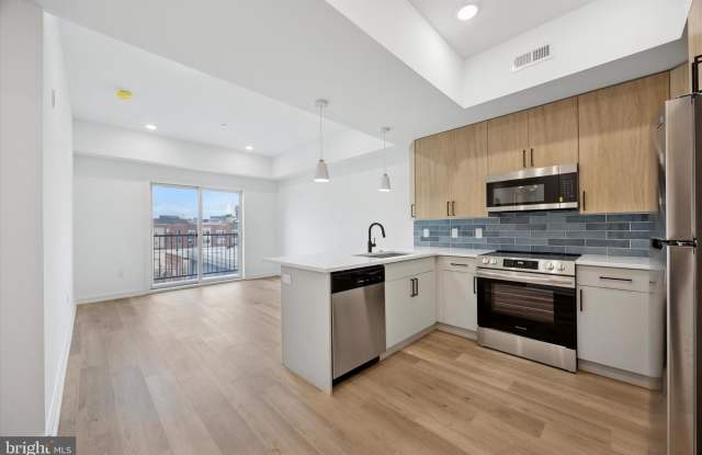 2020 FRANKFORD AVENUE unit: 402 photos photos