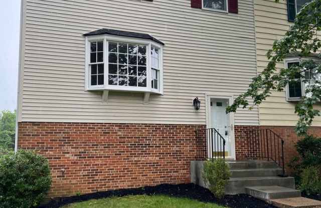 Spacious 3 Level Townhome with New Flooring and Fresh Paint - 927 Meadowlark Drive, Harrisonburg, VA 22802