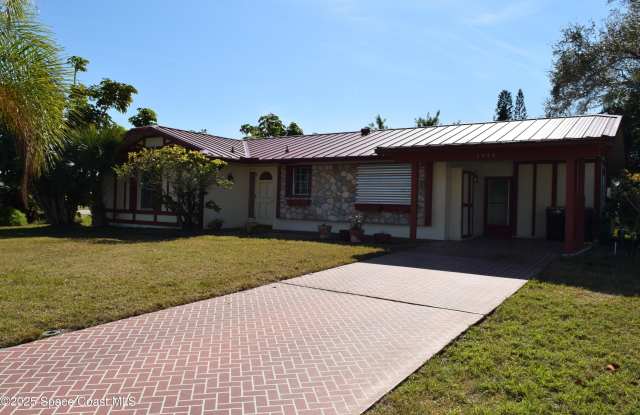 2696 Yalta Street NE photos photos